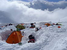 Базовый лагерь в снегу